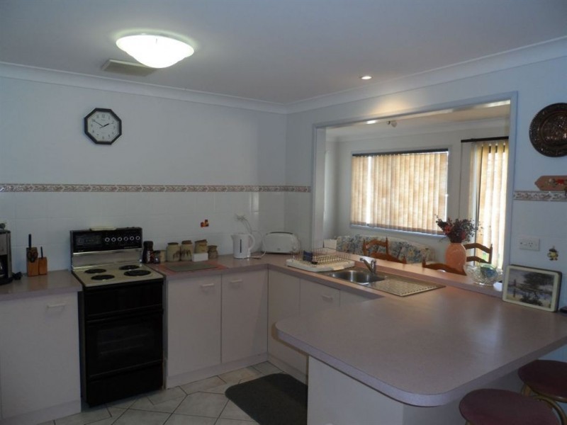 4 Dunnisla Street, Sanctuary Point NSW 2540