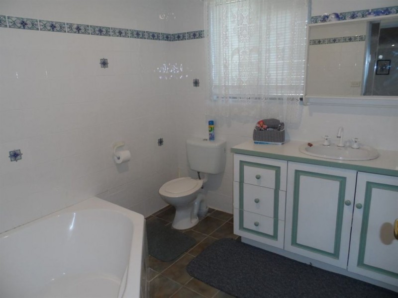 4 Dunnisla Street, Sanctuary Point NSW 2540