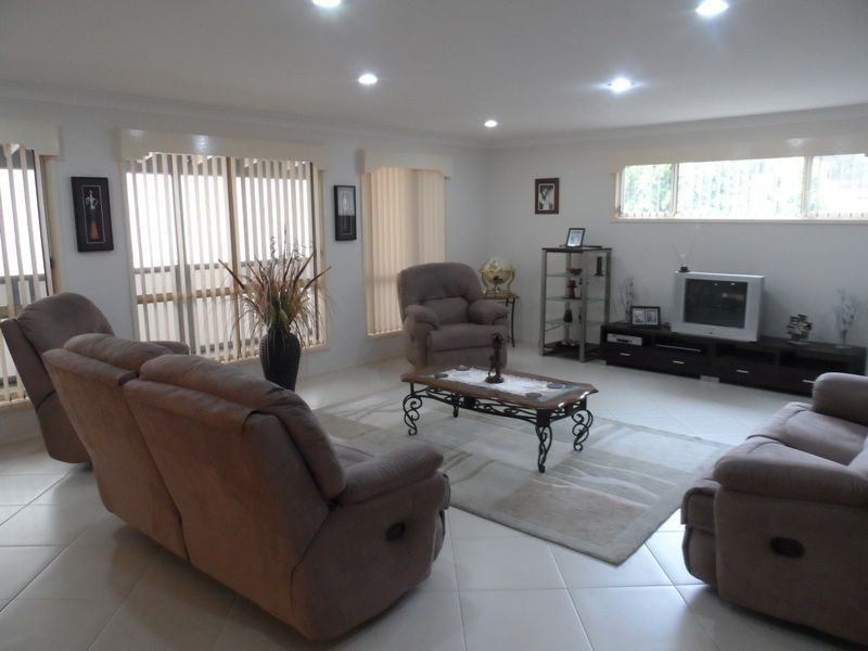 5 Kevin Crescent, St Georges Basin NSW 2540