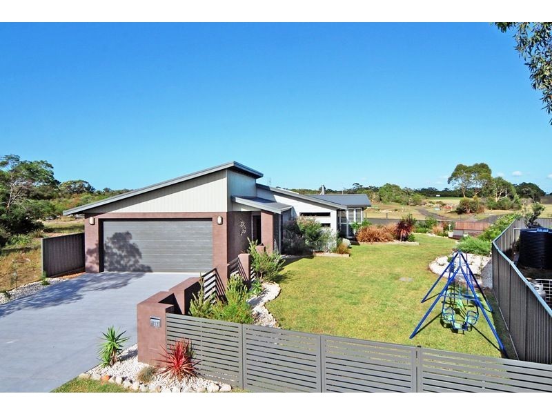 12 Omega Place, Vincentia NSW 2540