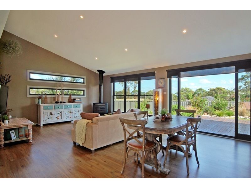 12 Omega Place, Vincentia NSW 2540