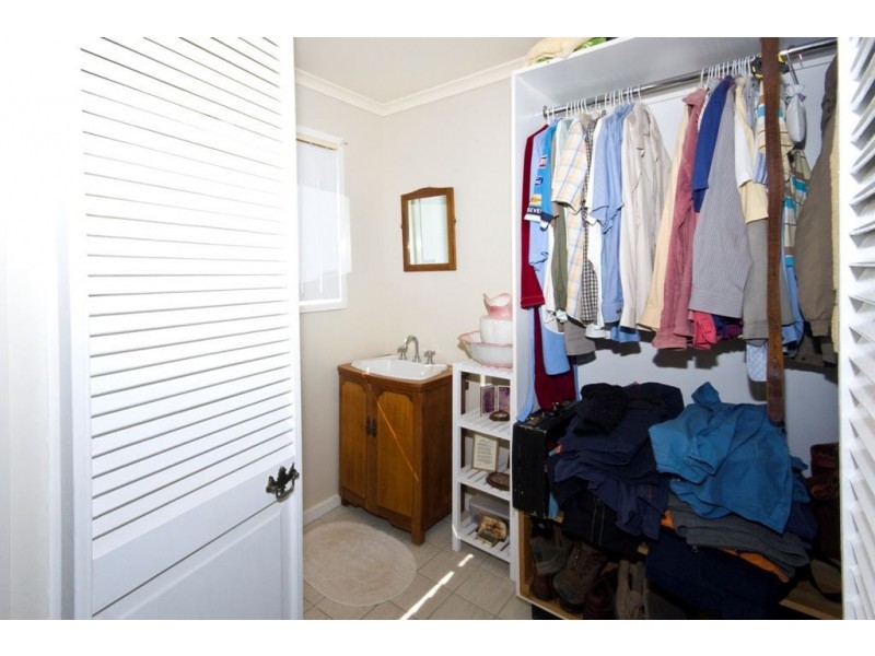 305 Sussex Inlet Road, Sussex Inlet NSW 2540