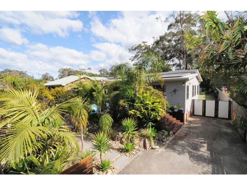 21 Riverside Esplanade, Basin View NSW 2540