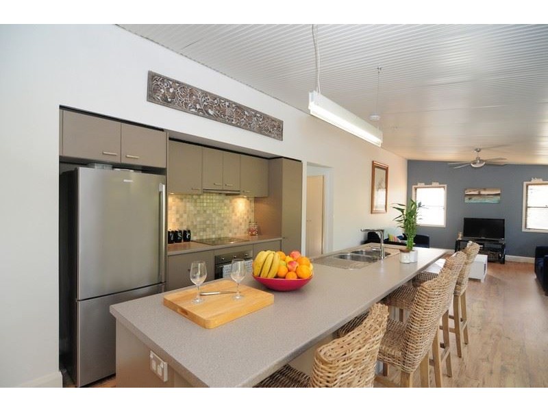 21 Riverside Esplanade, Basin View NSW 2540