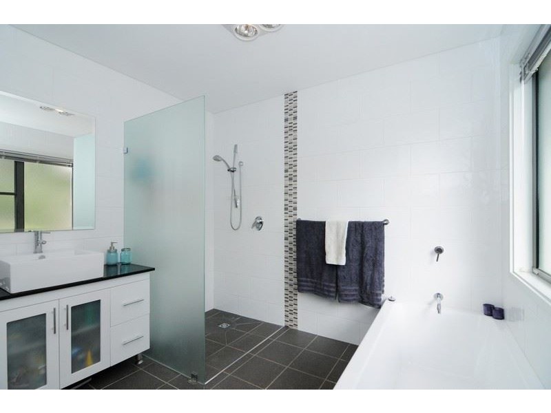 21 Riverside Esplanade, Basin View NSW 2540