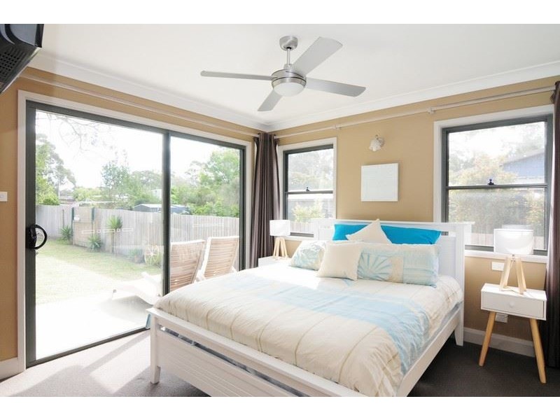 21 Riverside Esplanade, Basin View NSW 2540