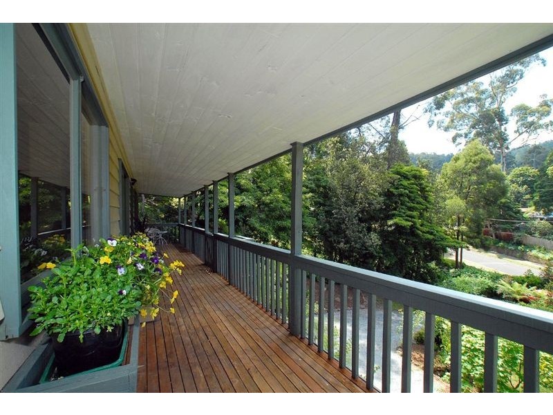 22 Hazel Grove, Tecoma VIC 3160