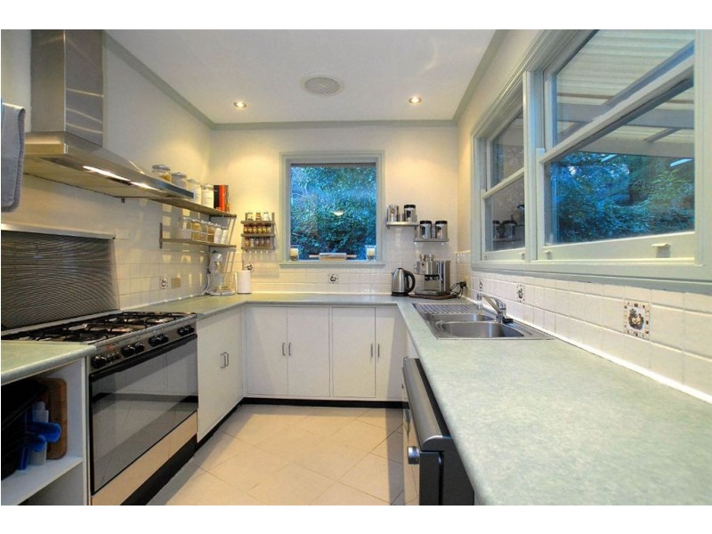 5 Vale Rd, Belgrave Heights VIC 3160