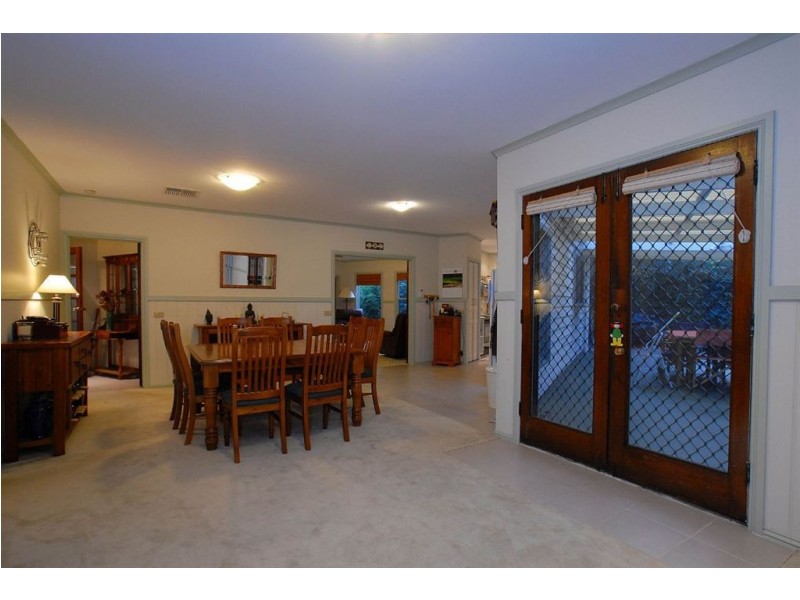 5 Vale Rd, Belgrave Heights VIC 3160