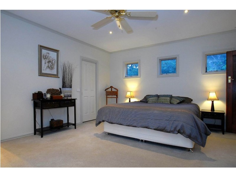 5 Vale Rd, Belgrave Heights VIC 3160