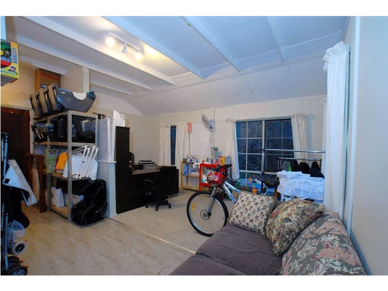 5 Vale Rd, Belgrave Heights VIC 3160