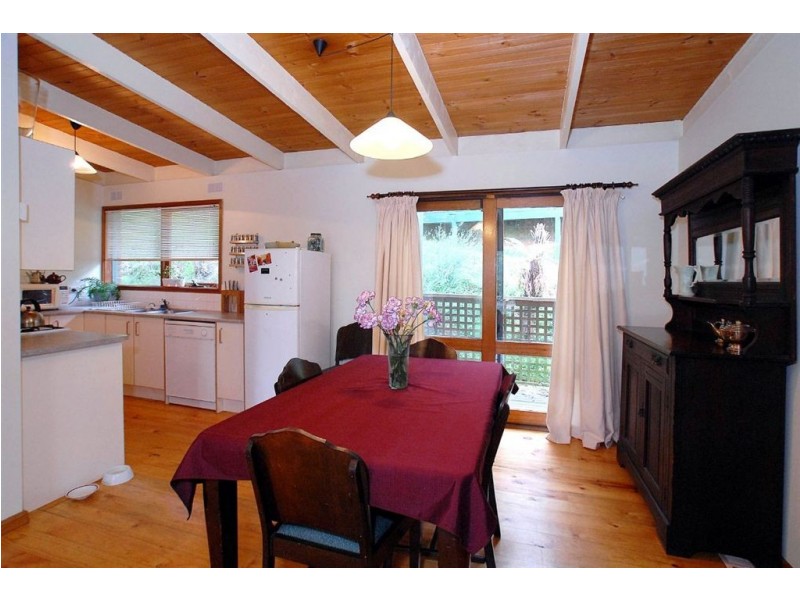 2 Gordon Ave, Tecoma VIC 3160