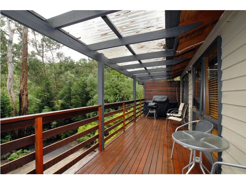 10 Gordon Avenue, Tecoma VIC 3160