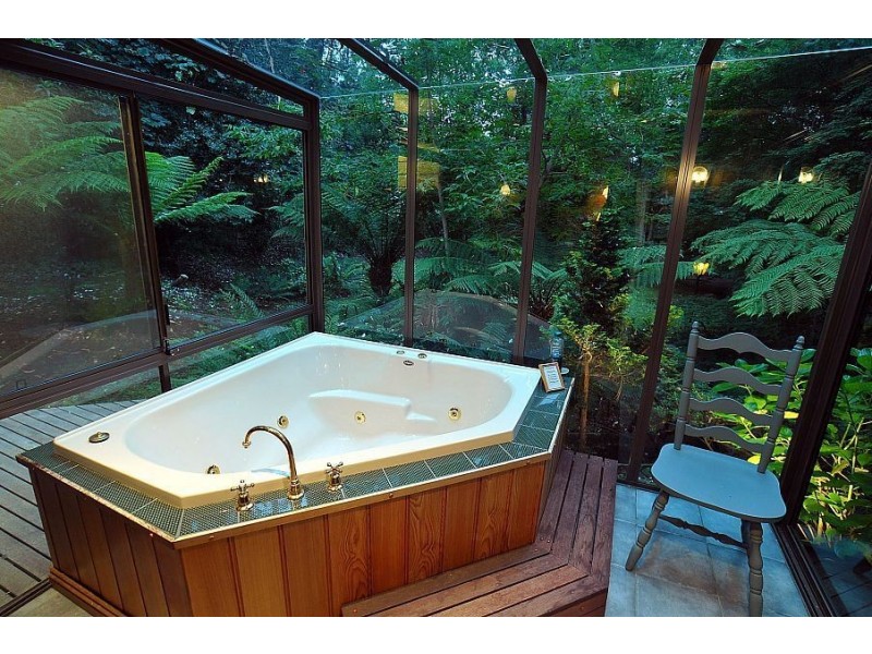 12 Back Road, Sherbrooke VIC 3789