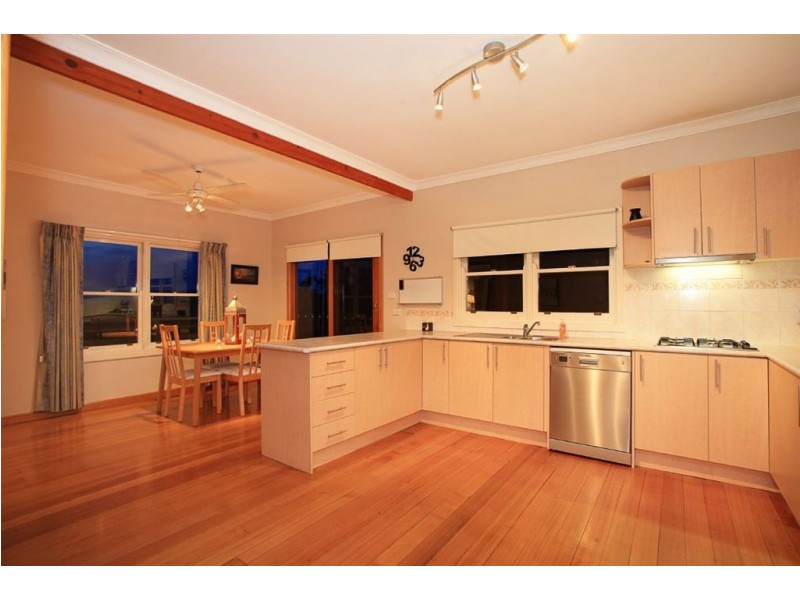 6 Woodlands Ave, Cockatoo VIC 3781