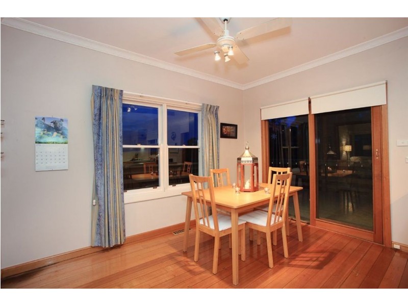 6 Woodlands Ave, Cockatoo VIC 3781