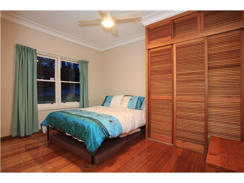 6 Woodlands Ave, Cockatoo VIC 3781