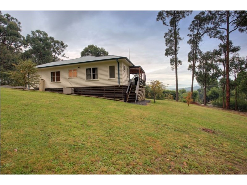 6 Woodlands Ave, Cockatoo VIC 3781