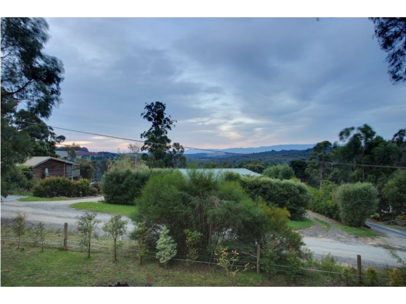 6 Woodlands Ave, Cockatoo VIC 3781