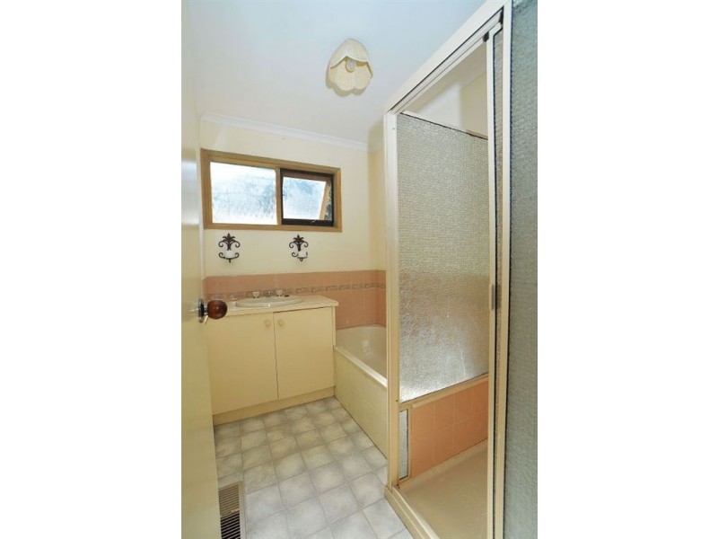 15 Peters road, Belgrave VIC 3160