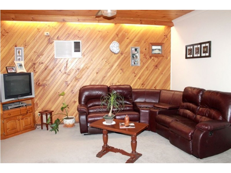 2 arthur Road, Cockatoo VIC 3781