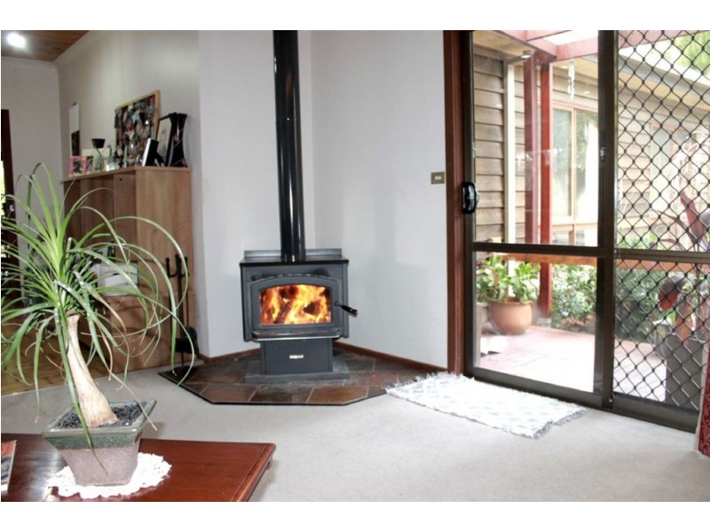 2 arthur Road, Cockatoo VIC 3781