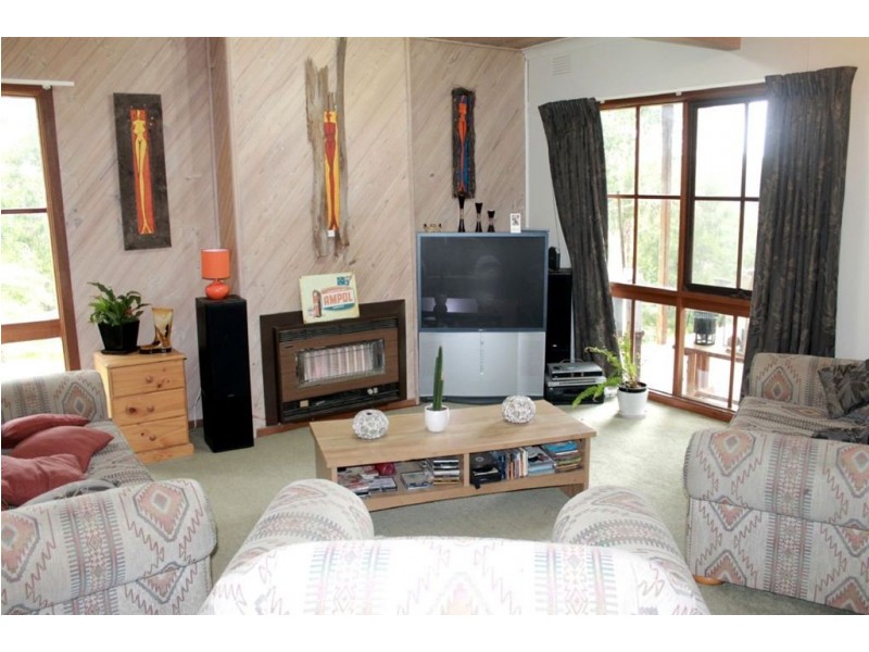 2 arthur Road, Cockatoo VIC 3781