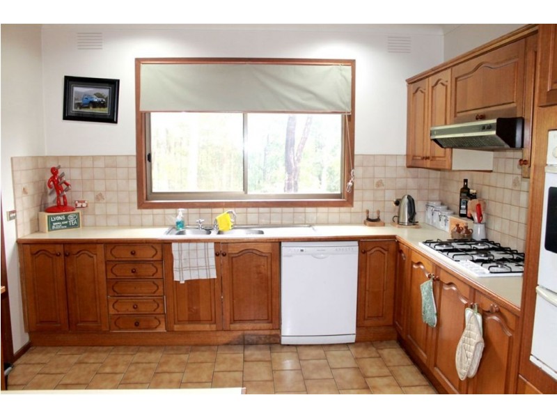 2 arthur Road, Cockatoo VIC 3781