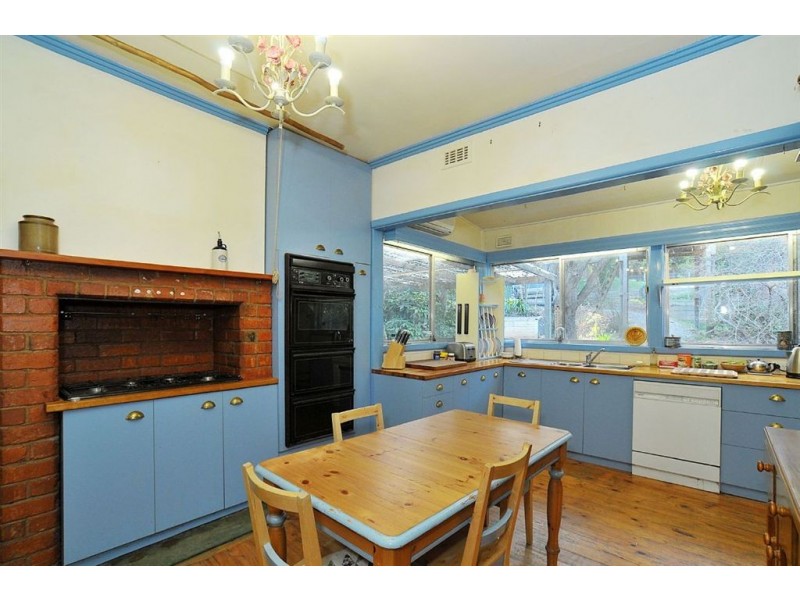 8 McNicol Road, Tecoma VIC 3160