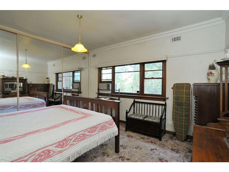 8 McNicol Road, Tecoma VIC 3160