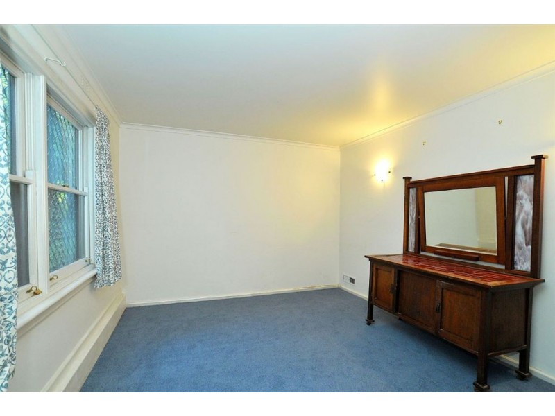 8 McNicol Road, Tecoma VIC 3160