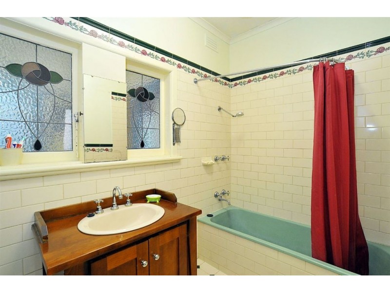 8 McNicol Road, Tecoma VIC 3160