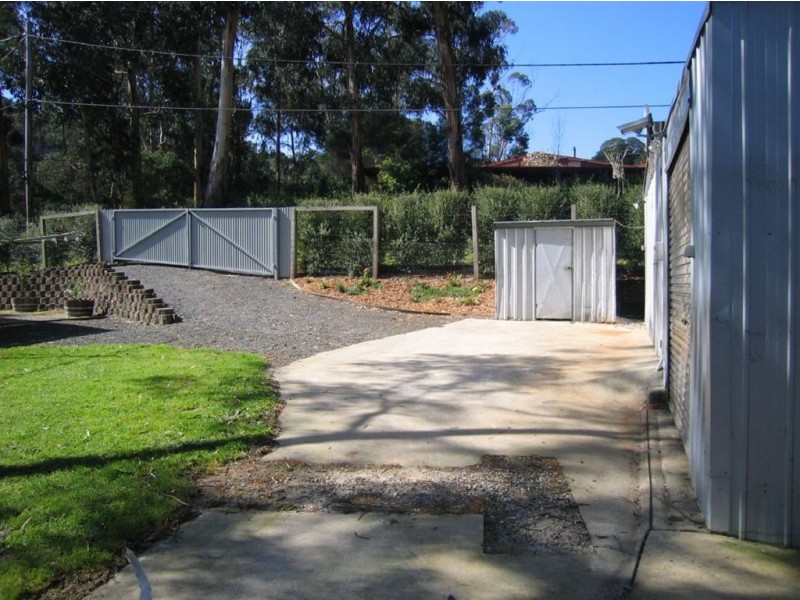 8 Irene Grove, Selby VIC 3159