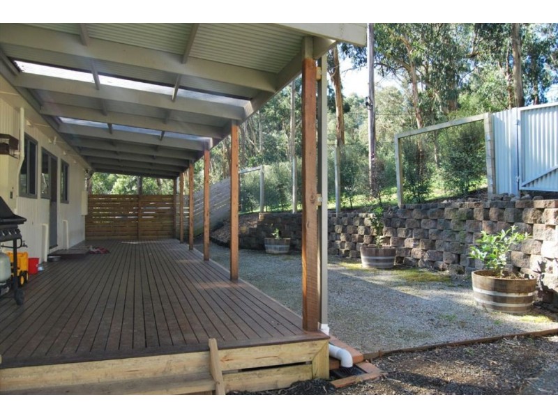 8 Irene Grove, Selby VIC 3159