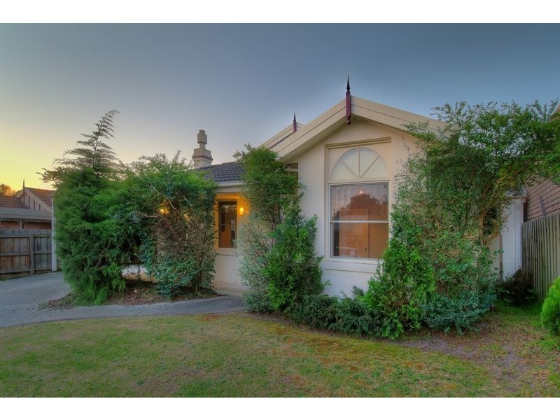 5a messmate court, Berwick VIC 3806