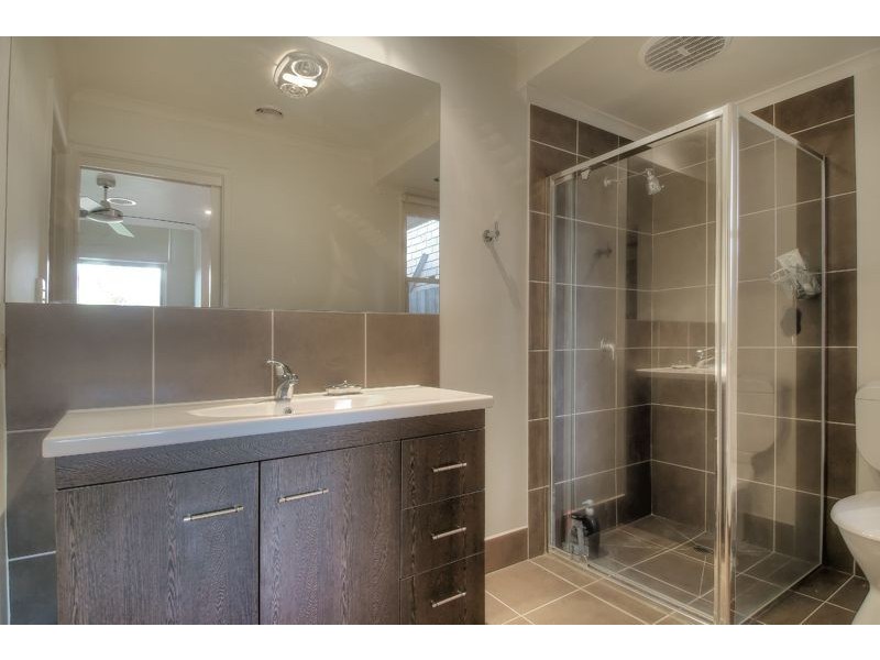 5a messmate court, Berwick VIC 3806