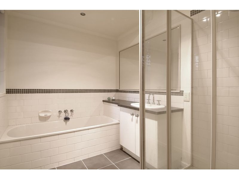 5a messmate court, Berwick VIC 3806