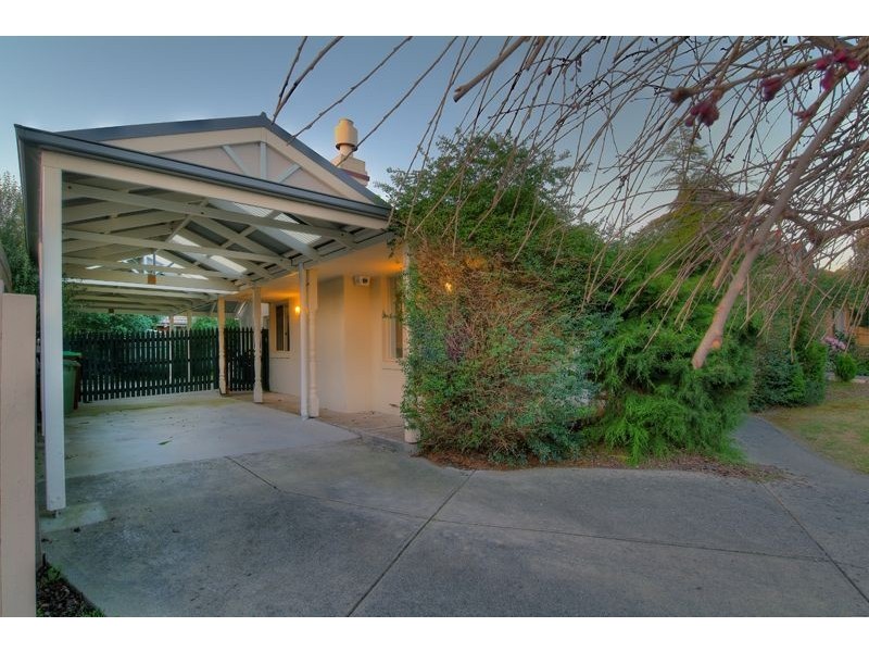 5a messmate court, Berwick VIC 3806