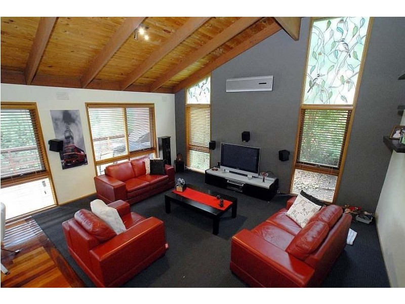 10 Gordon Avenue, Tecoma VIC 3160