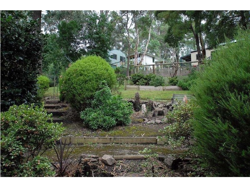 10 Gordon Avenue, Tecoma VIC 3160