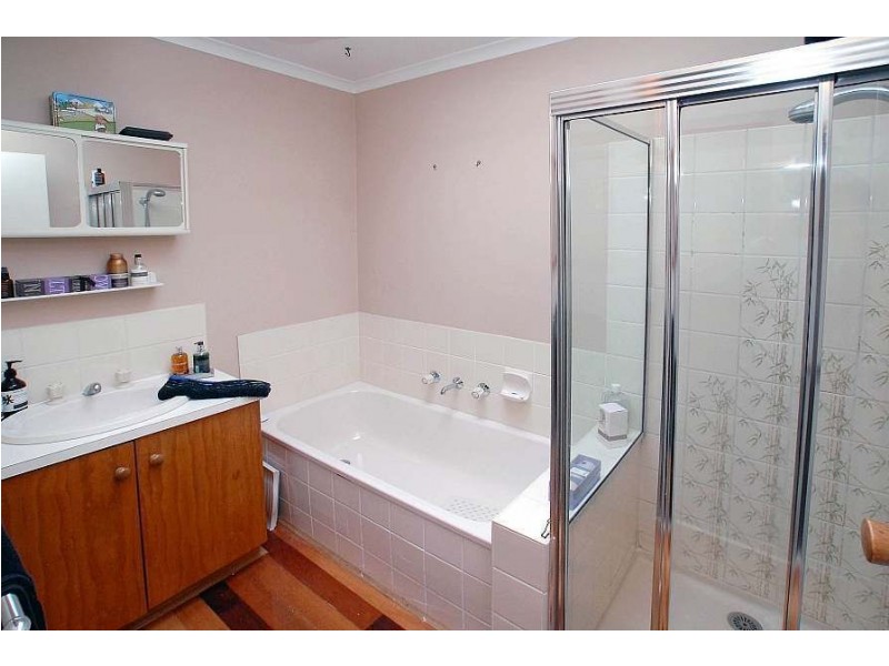 10 Gordon Avenue, Tecoma VIC 3160