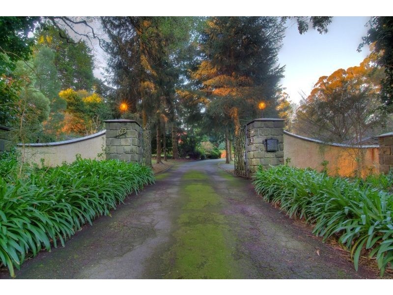 109 Hilton Road, Sassafras VIC 3787