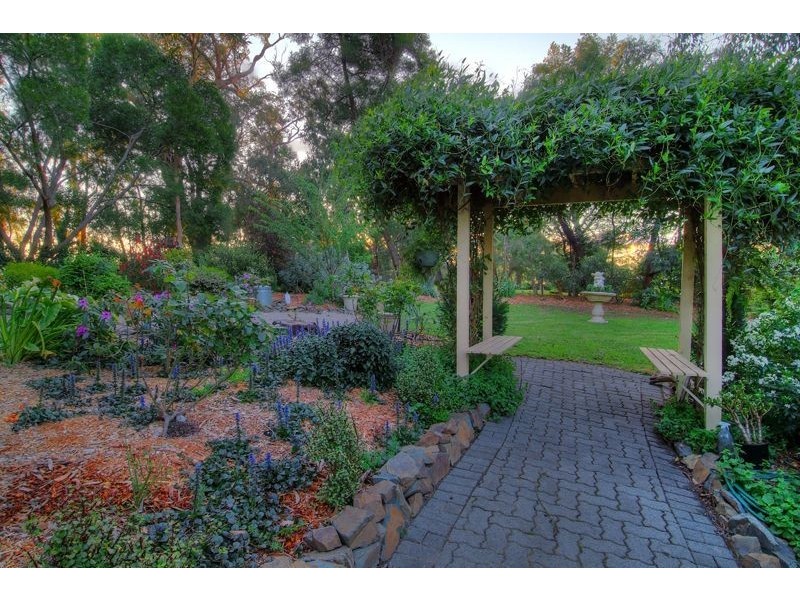 102 Mount Morton Road, Belgrave Heights VIC 3160