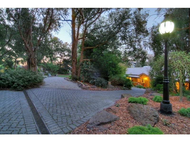 102 Mount Morton Road, Belgrave Heights VIC 3160