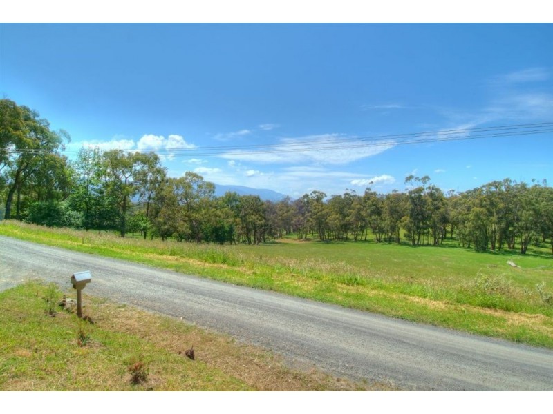 24 Bridgewater Road, Seville VIC 3139