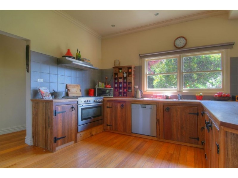 24 Bridgewater Road, Seville VIC 3139