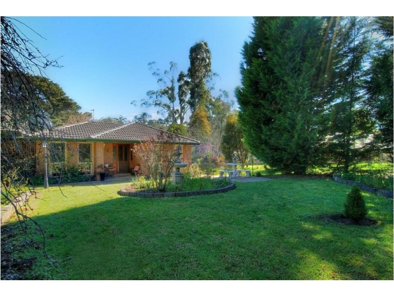 123 Woori Yallock Road, Cockatoo VIC 3781