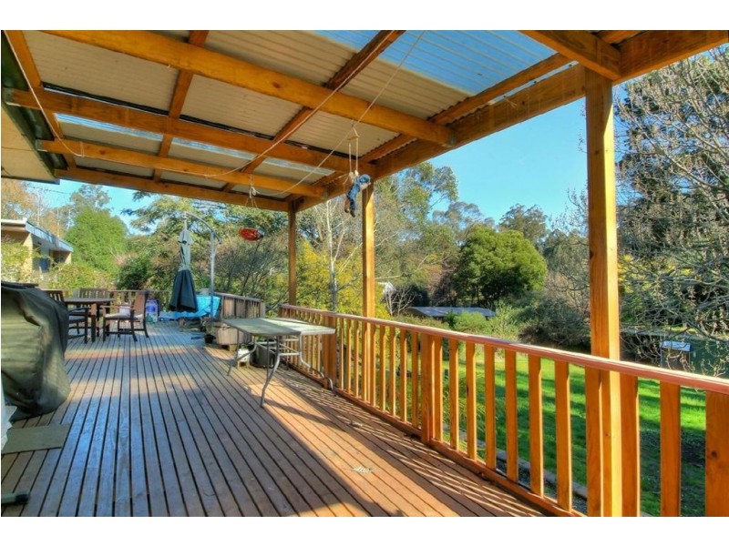 123 Woori Yallock Road, Cockatoo VIC 3781