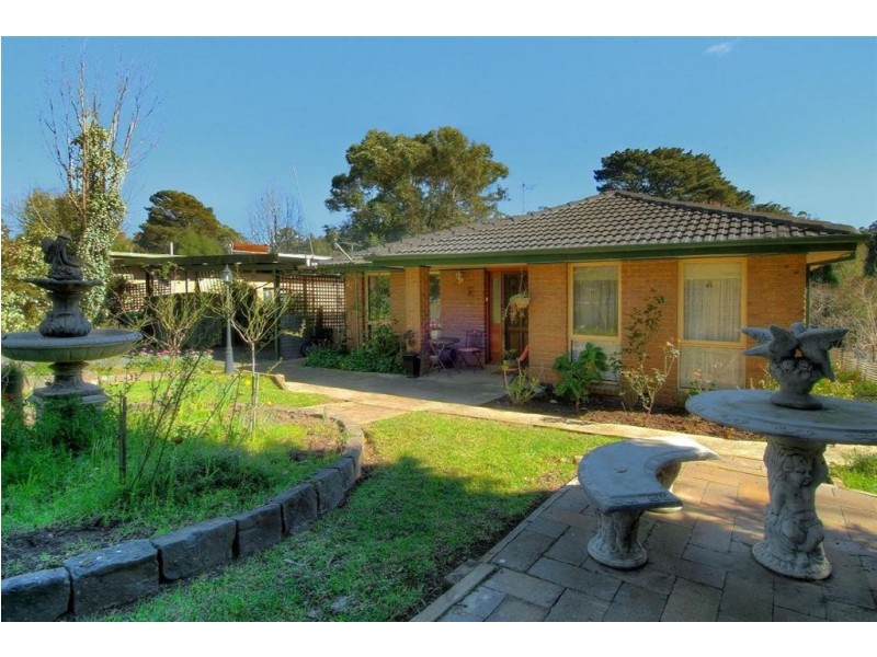 123 Woori Yallock Road, Cockatoo VIC 3781