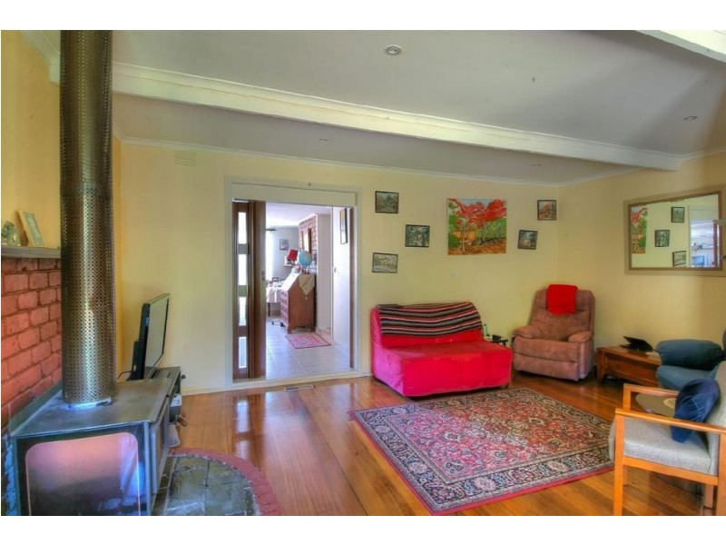 123 Woori Yallock Road, Cockatoo VIC 3781